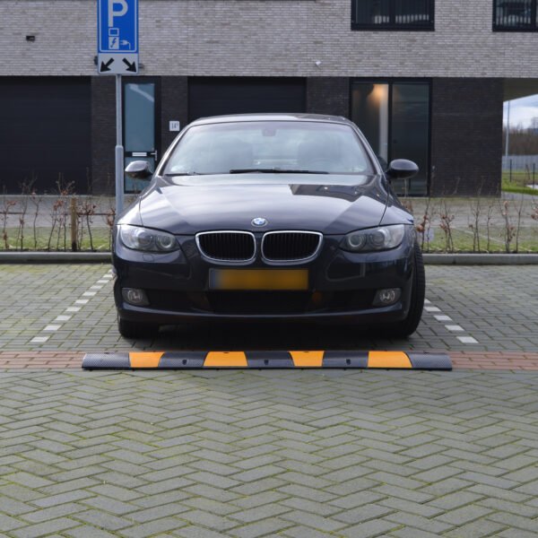 Verkeersdrempel 1,83 meter lang – 6 cm hoog – Rubber - zonder reflectoren