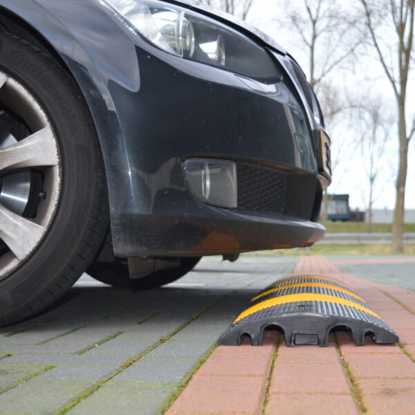 Verkeersdrempel 1,83 meter lang – 6 cm hoog – Rubber - zonder reflectoren