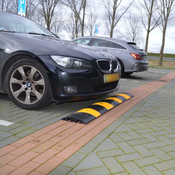 Verkeersdrempel 1,83 meter lang – 6 cm hoog – Rubber - zonder reflectoren