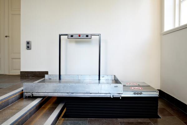 LP50H Platform lift