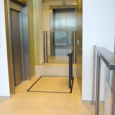 Alternative view of LP50 Platform lift