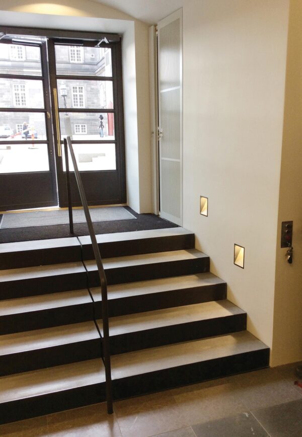 SLP model E - Platform lift SLP model E - Platform lift