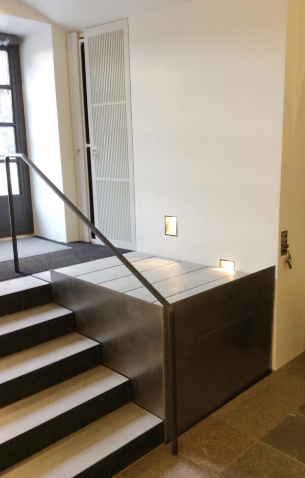 SLP model E - Platform lift SLP model E - Platform lift