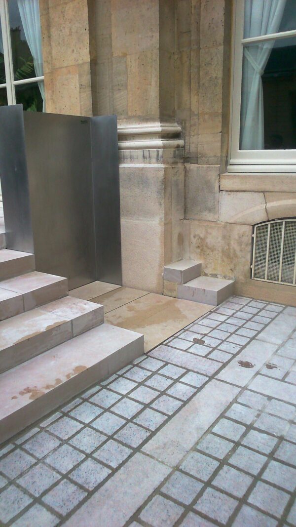 SLP model E - Platform lift SLP model E - Platform lift