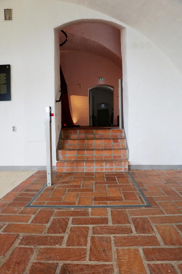 LP50H Platform lift LP50H Platform lift